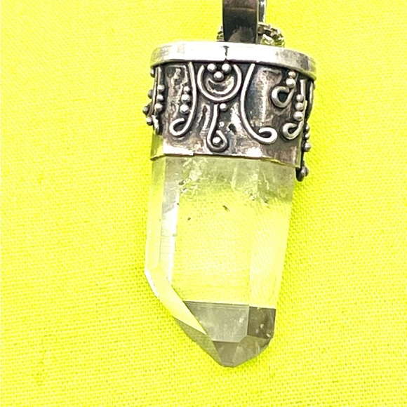 Sterling Box Chain with a Crystal Pendant - Picture 4 of 7